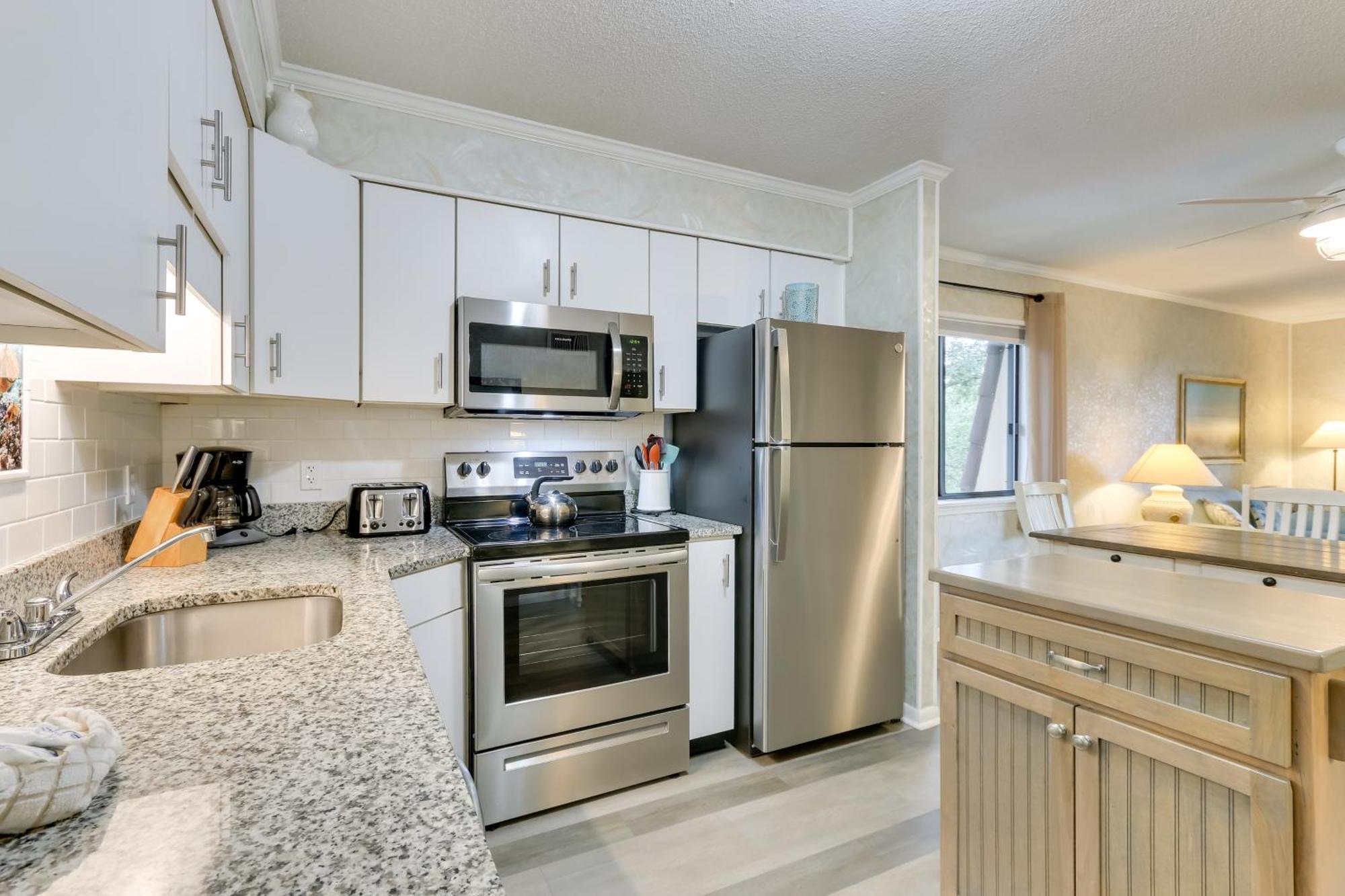 Hilton Head Condo With Balcony And Pool, Walk To Beach Хилтон-Хед-Айленд Экстерьер фото